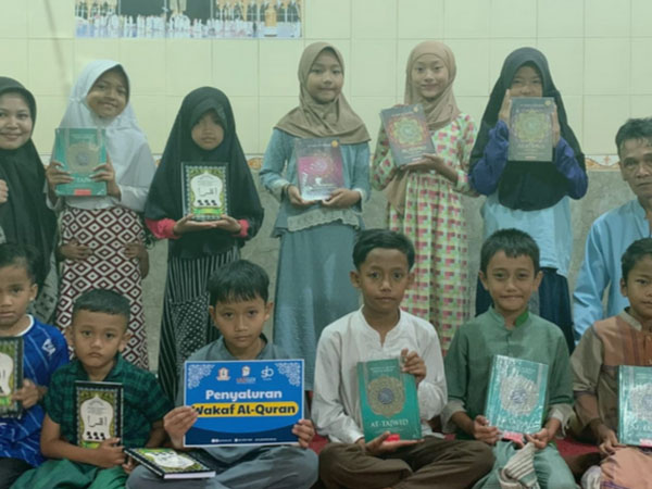 Penyaluran Iqro dan Al-Qur’an untuk Masjid di Pinggiran Kota